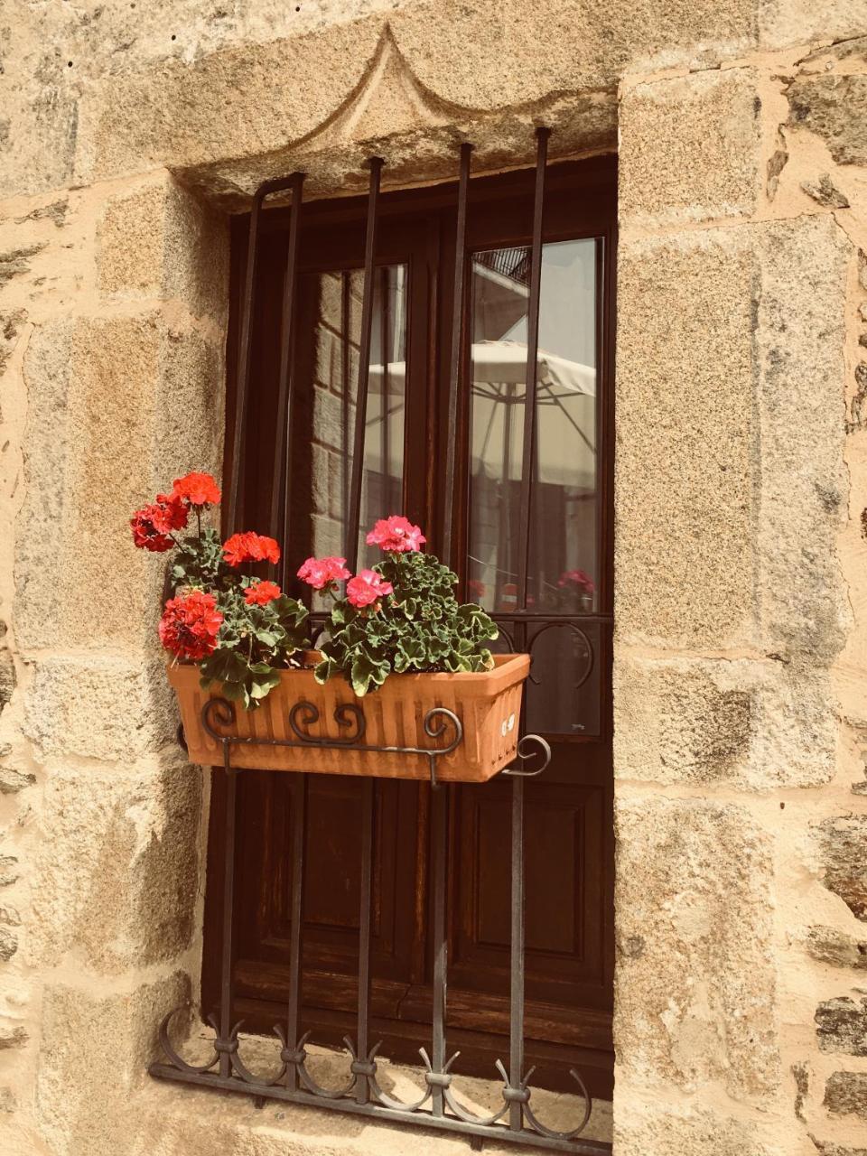 La Hoja De Roble Guest House Puebla de Sanabria Exterior photo